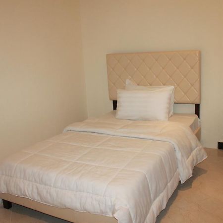 Al Hamra Plaza Apartment Манама Стая снимка