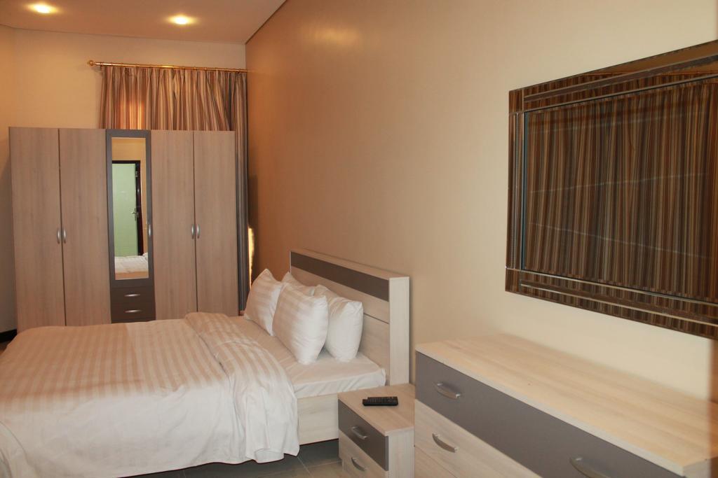Al Hamra Plaza Apartment Манама Стая снимка