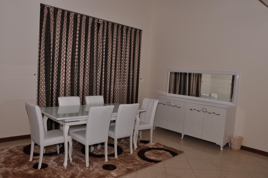 Al Hamra Plaza Apartment Манама Стая снимка