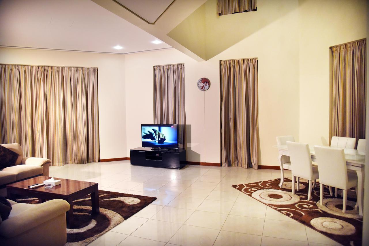 Al Hamra Plaza Apartment Манама Стая снимка