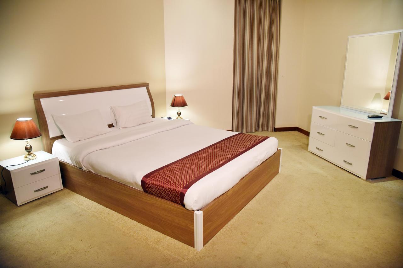 Al Hamra Plaza Apartment Манама Стая снимка